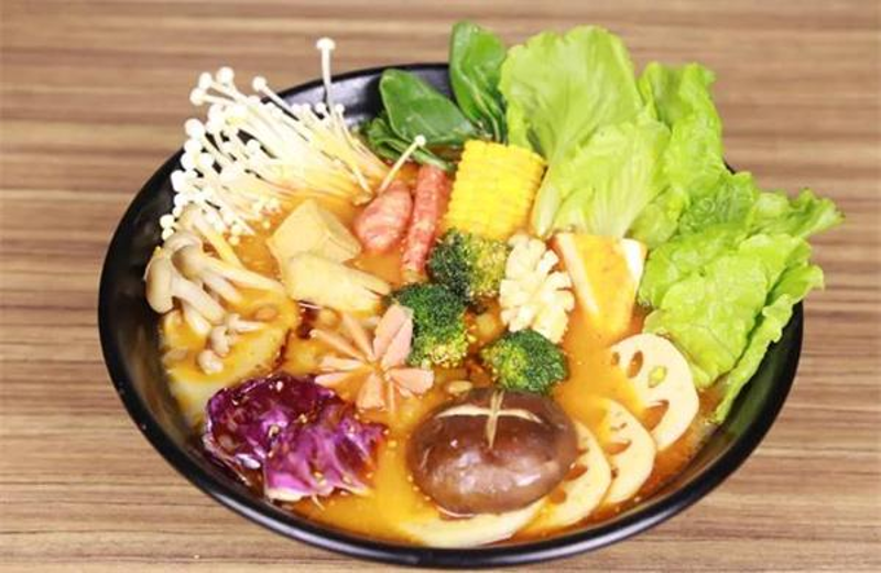 栖霞区的麻辣烫，你尝过几种？今天就来一趟美食之旅，带你领略不同摊位间的独特风味。